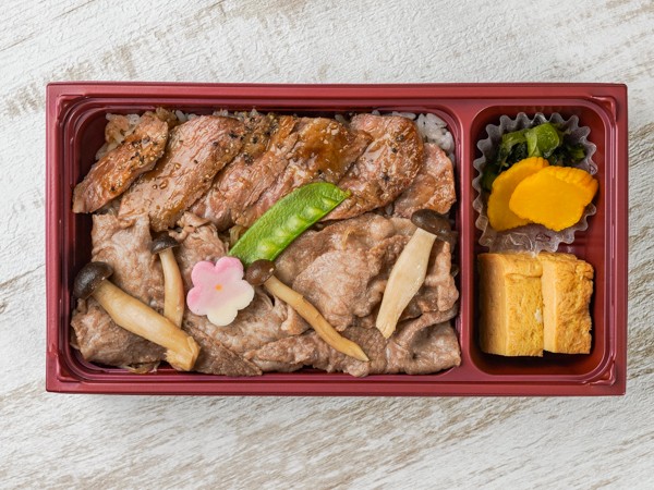 すき焼き＆ステーキの顔合わせ弁当