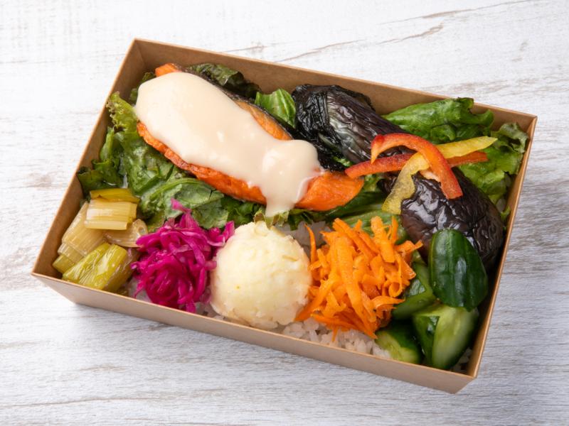 銀鮭のグリル クリームソースと7種の彩り副菜弁当