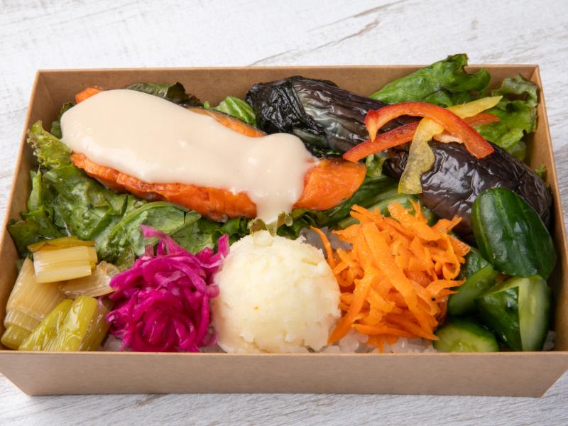 銀鮭のグリル クリームソースと7種の彩り副菜弁当