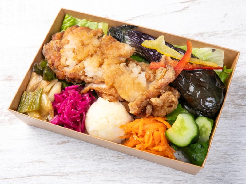 国産鶏の竜田揚げおろしポン酢と7種の彩り副菜弁当