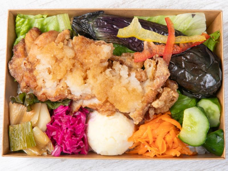 国産鶏の竜田揚げおろしポン酢と7種の彩り副菜弁当