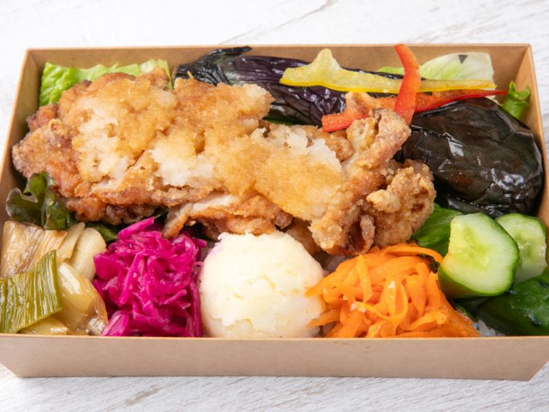 国産鶏の竜田揚げおろしポン酢と7種の彩り副菜弁当