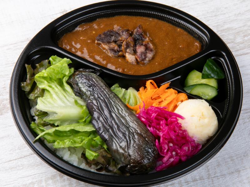 国産牛すじスパイシーカレーと5種の彩り副菜弁当