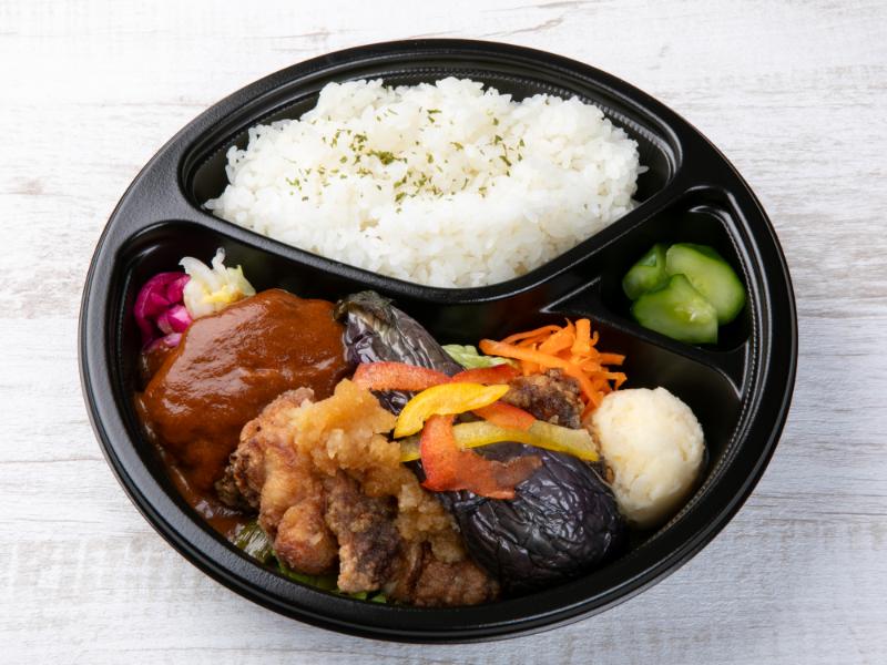 手作りハンバーグ＆国産鶏の竜田揚げおろしポン酢と8種の彩り副菜弁当