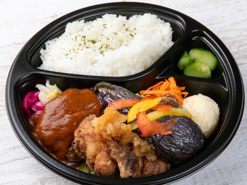 手作りハンバーグ＆国産鶏の竜田揚げおろしポン酢と8種の彩り副菜弁当