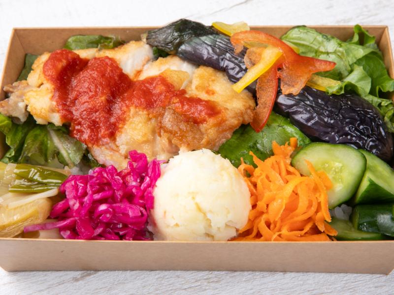国産鶏ももグリル トマトソースと7種の彩り副菜弁当