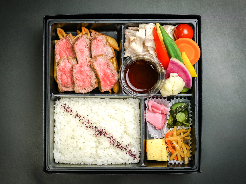 こだわり赤身牛ステーキと豚しゃぶ弁当