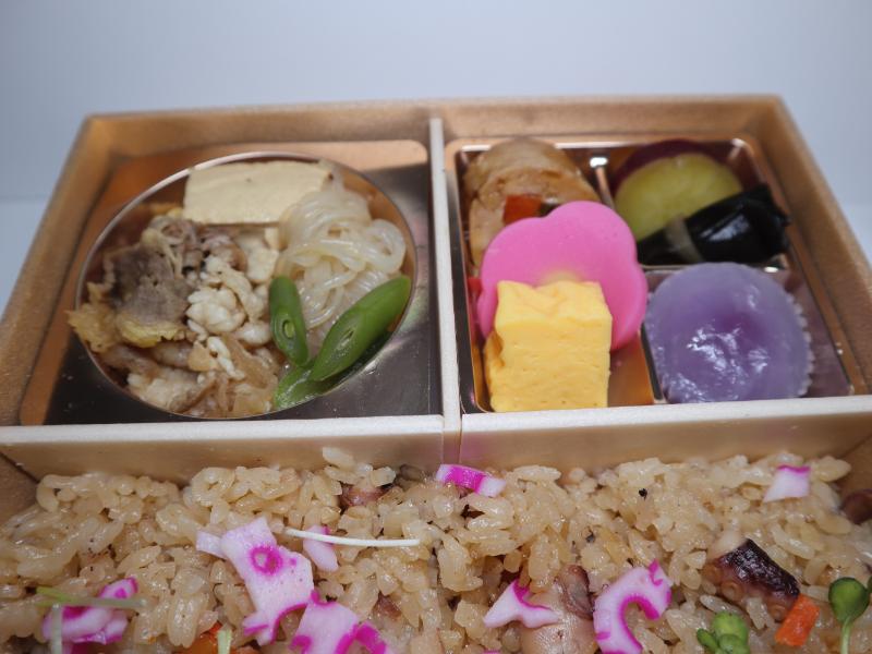 牛すき焼きの海鮮炊き込みご飯弁当