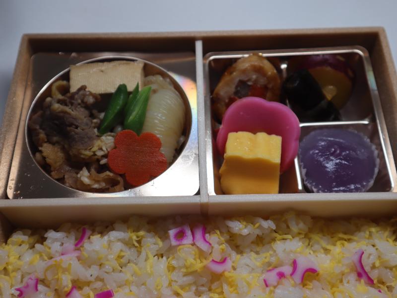 牛すき焼きの錦糸ご飯弁当