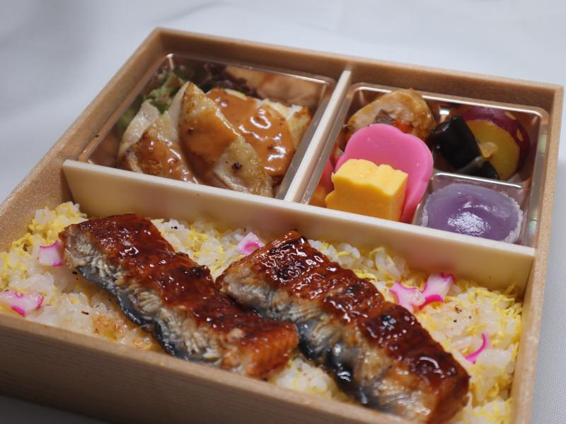 チキンソテーのうな重弁当