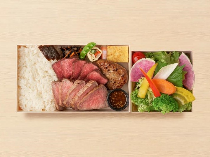 壱虎 A4黒毛和牛ランプ＆国産牛ともさんかく弁当