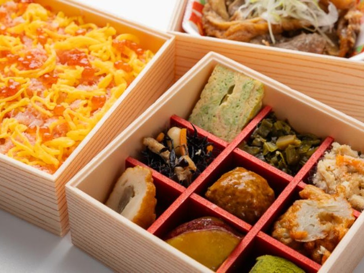 蟹ちらし寿司と彩り9升の三段弁当
