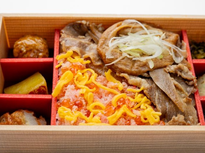 蟹ちらし・あふそやの特製牛丼弁当