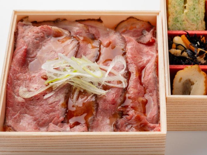 ローストビーフと彩り9升の二段弁当