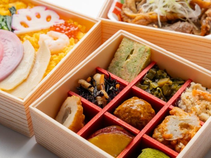 野菜ちらし寿司と彩り9升の三段弁当