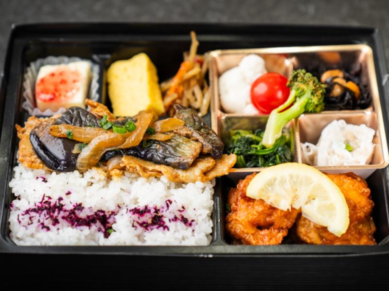 豚茄子味噌炒め・唐揚の幕の内弁当