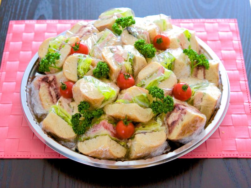 Ｎ．Ｙ．ベーグルサンドイッチプレート（Mサイズ．1／4×16個 3、4名様に最適です。1つ1つラッピングしております。）