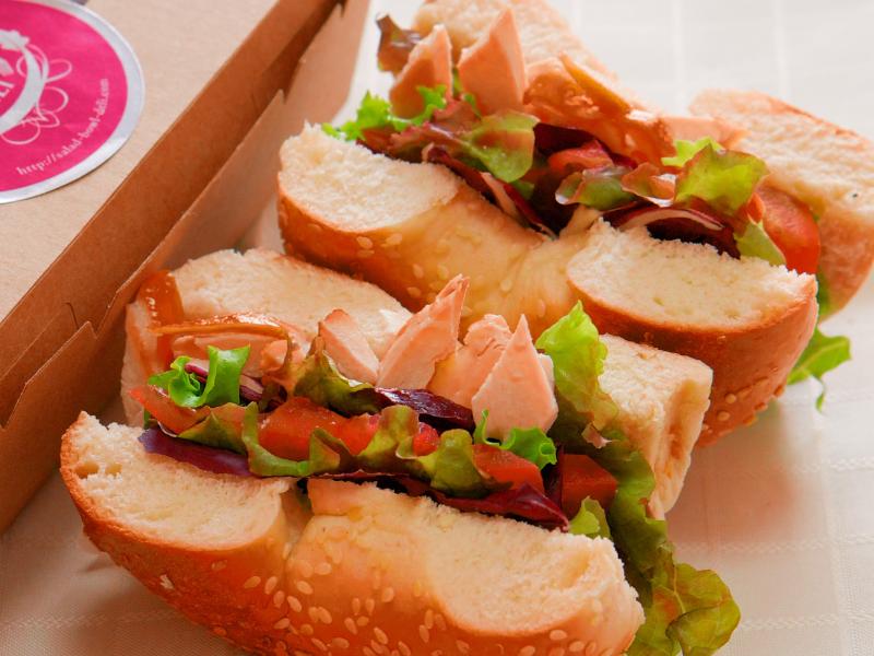 Ｎ．Ｙ．ベーグルサンドイッチ！スモークチキン＆トマト