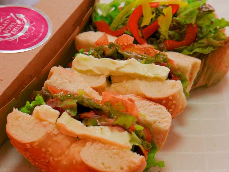 おもてなしBOX！バジルチキン＆クリームチーズ＆トマト＆たっぷり！彩色サラダ