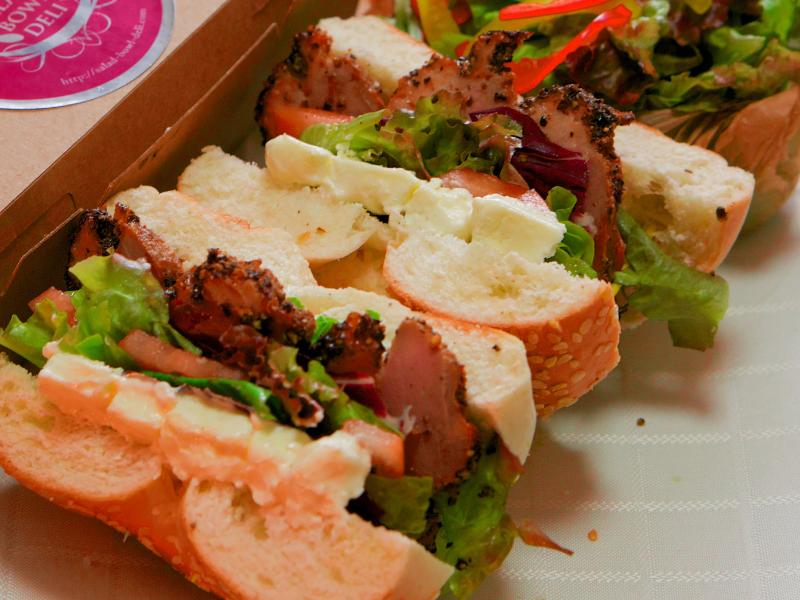 おもてなしBOX！鴨パストラミ＆クリームチーズ＆トマト＆たっぷり！彩色サラダ