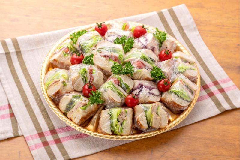 N．Y．ベーグルサンドイッチプレート（ボリュームMIX．Mサイズ1／4×16個　3、4名様に最適です。1つ1つラッピングしております。）