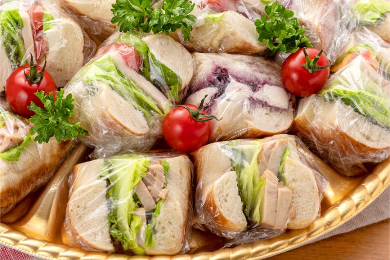 N．Y．ベーグルサンドイッチプレート（ボリュームMIX．Mサイズ1／4×16個　3、4名様に最適です。1つ1つラッピングしております。）