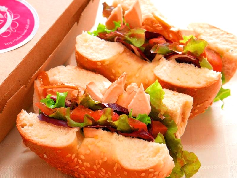 N．Y．ベーグルサンドイッチ！ハム＆スモークチキン＆クリームチーズ＆トマト