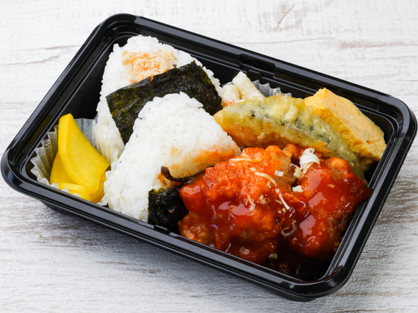 選べるおにぎり＆鶏チリ弁当