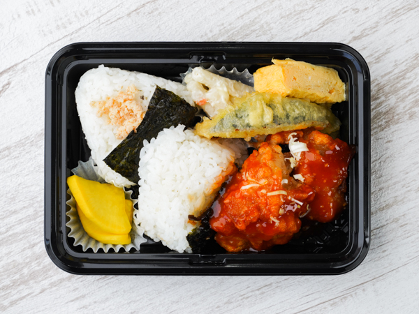 選べるおにぎり＆鶏チリ弁当