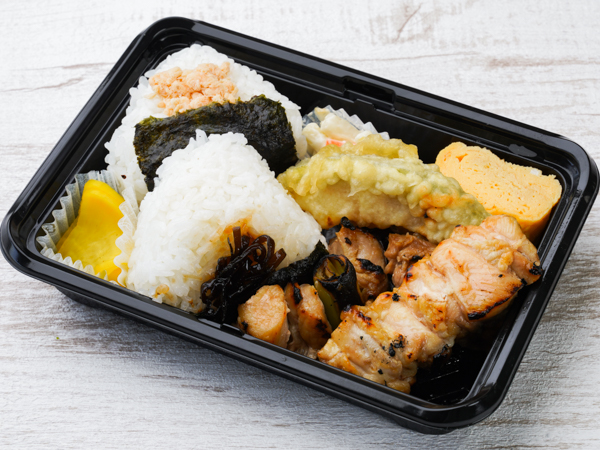 選べるおにぎり＆焼き鳥弁当
