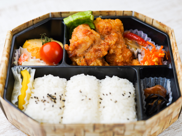 俵おにぎり＆鶏唐揚げ弁当