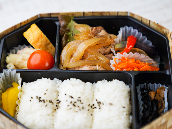 俵おにぎり＆豚肩ロース生姜焼き弁当