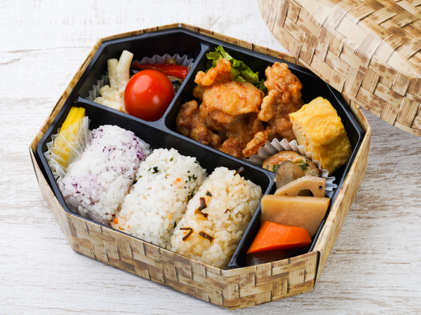 贅沢俵おにぎり＆鶏唐揚げ弁当