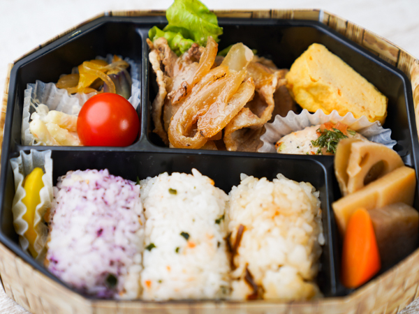 贅沢俵おにぎり＆豚肩ロース生姜焼き弁当