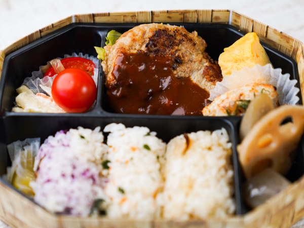贅沢俵おにぎり＆一口ハンバーグ弁当