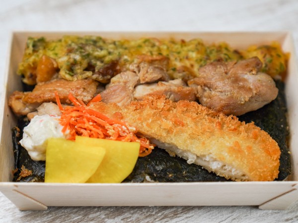 海苔が選べるのり弁（鶏のゆず胡椒焼き）白身魚フライ半身乗せ