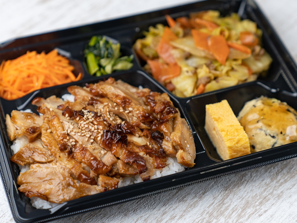 香ばしい！焦がし鶏弁当