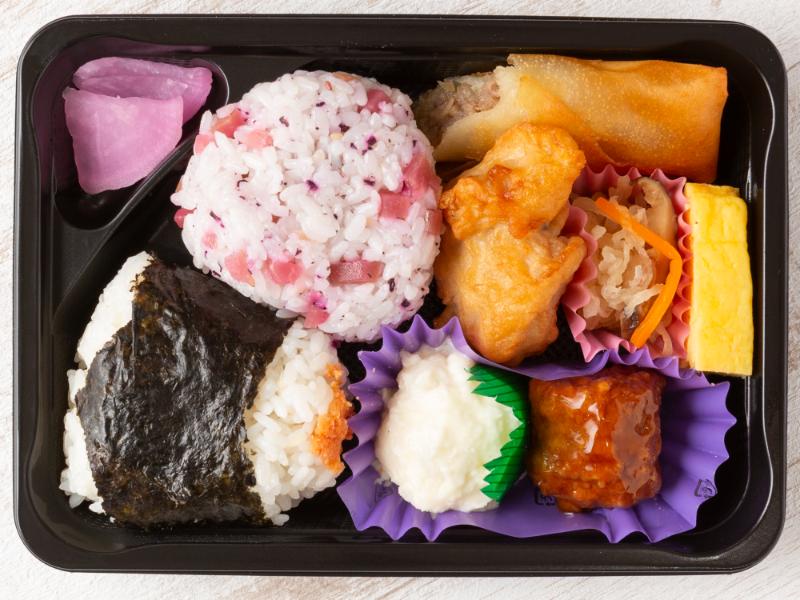 おむすび肉団子弁当