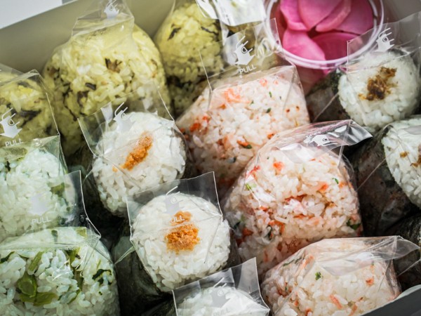 白箱入りおむすび15個