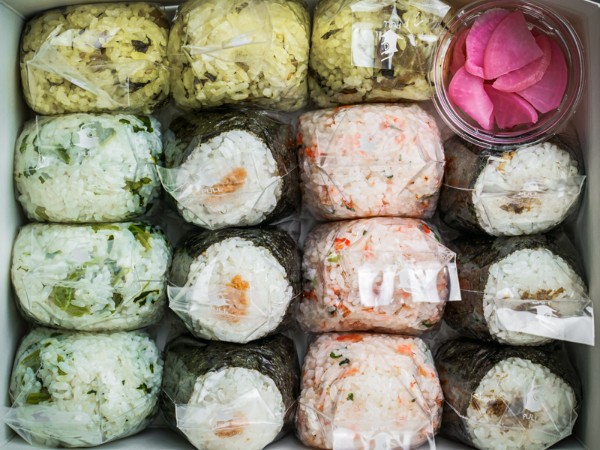 白箱入りおむすび15個