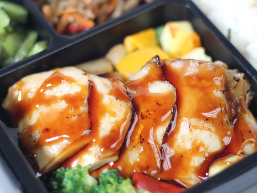 特選若鶏の照り焼と地中海野菜のグリル弁当