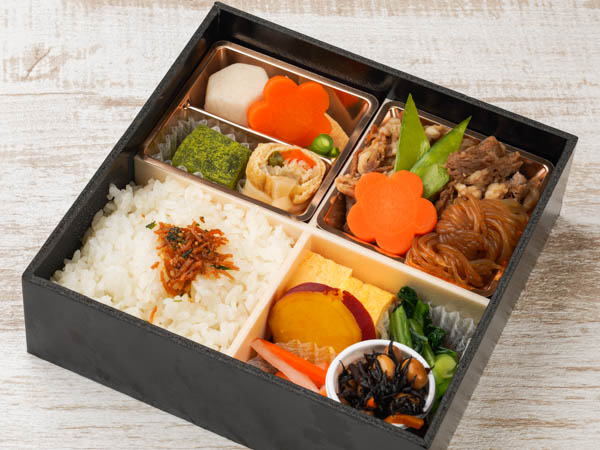 松花堂弁当　牛すき煮