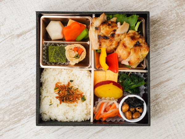 松花堂弁当　鶏の西京焼き