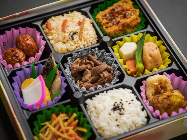 国産牛すき・メンチカツ弁当