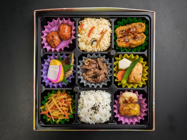 国産牛すき・メンチカツ弁当