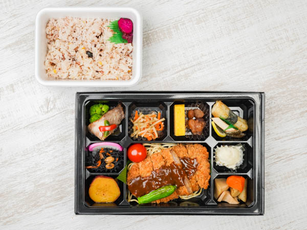 牛かつと唐揚げの十一菜幕の内