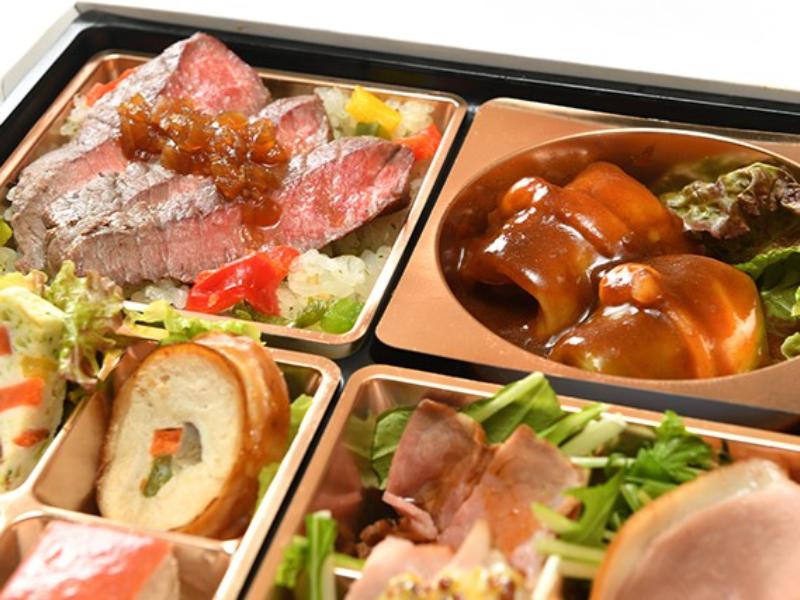 国産牛ロースステーキとロールキャベツの8種彩り弁当