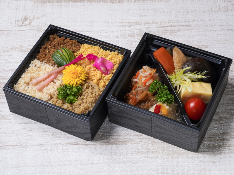 彩り二段御膳 ～4色そぼろご飯～