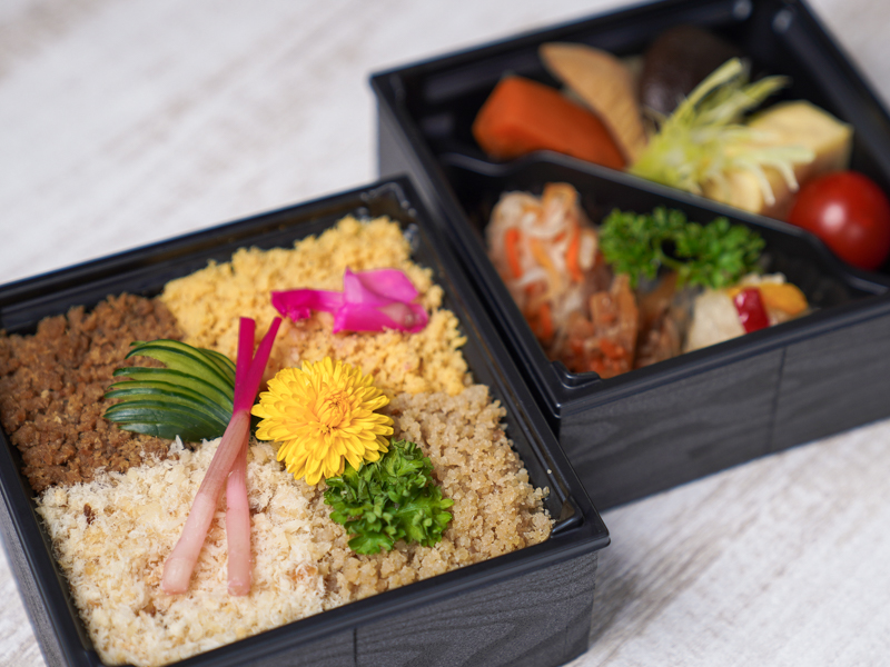 彩り二段御膳 ～4色そぼろご飯～
