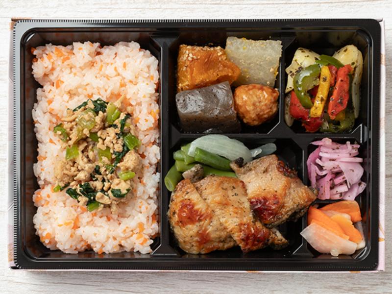 彩りご膳　鶏肉のシソ焼き